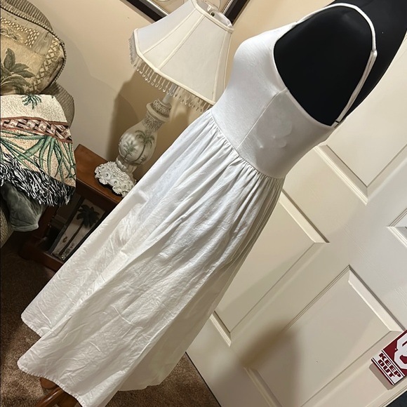 Forever 21 White Midi Dress with Spaghetti Straps. Size Medium. - Picture 4 of 8